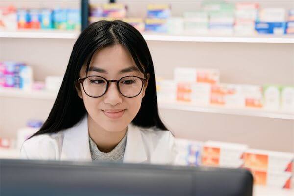 Video consultation in the online pharmacy: structure for consultations in the full-service pharmacy